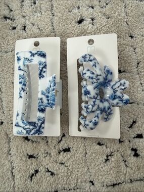 Blue Floral Resin Hair Claw Clip
